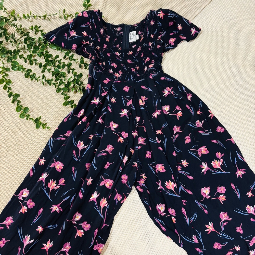 Elegant Floral Jumpsuit in Black and Pink